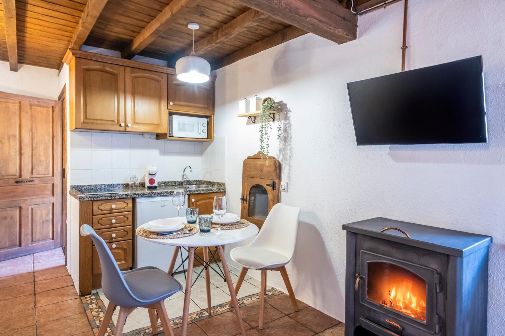Apartamentos Rurales La Laguna Somiedo Valle de Lago Ngoại thất bức ảnh