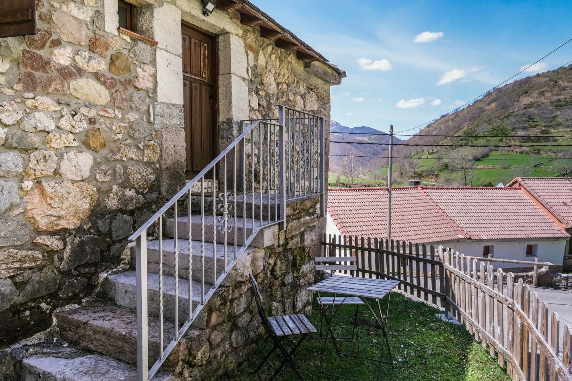 Apartamentos Rurales La Laguna Somiedo Valle de Lago Ngoại thất bức ảnh